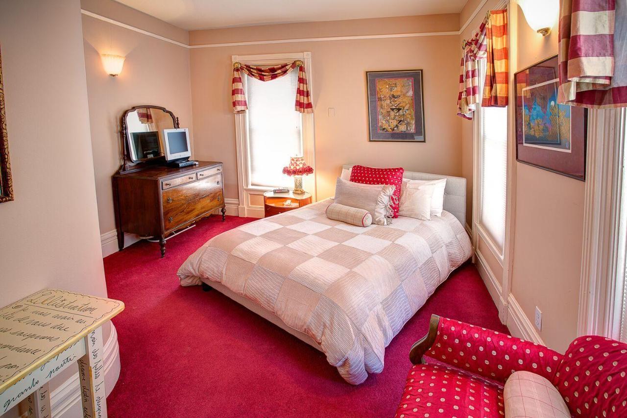 M&M Victorian Bed And Breakfast Marinette Extérieur photo