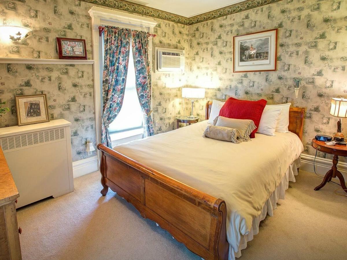M&M Victorian Bed And Breakfast Marinette Extérieur photo