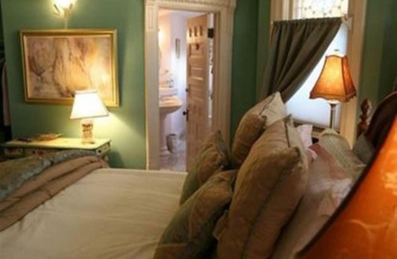 M&M Victorian Bed And Breakfast Marinette Extérieur photo